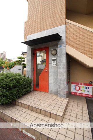 アーバンネット新屋敷の玄関写真
