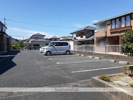 メゾン・ノーブルⅡ[2LDK/63.19m2]の駐車場