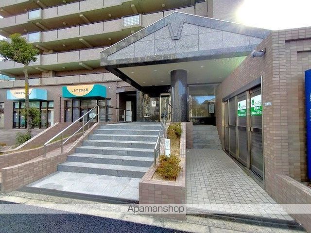 グレイスコート千里山の玄関写真