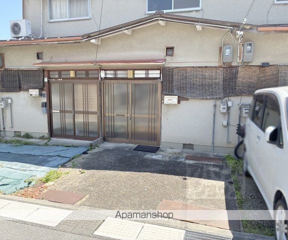 鶏冠井町東井戸貸家の玄関写真