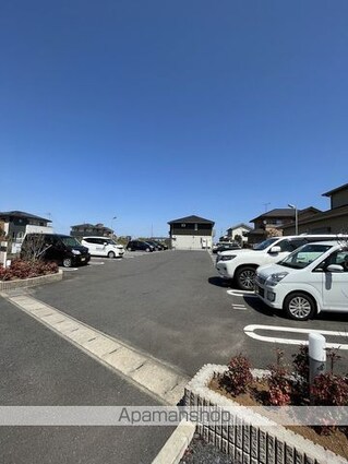 フォレストメゾン深芝[1LDK/45.85m2]の駐車場2