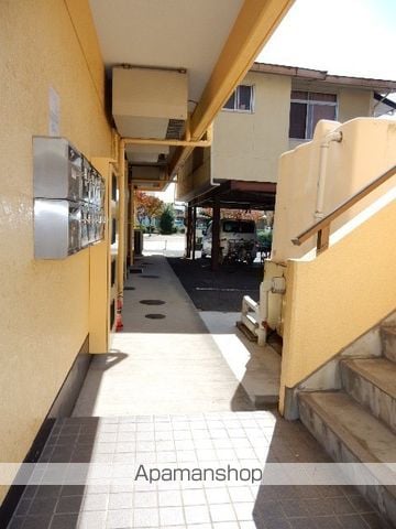 ラフォーレ弐番館の玄関写真