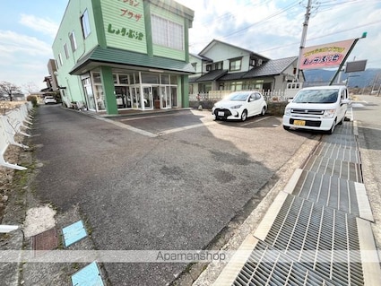 メゾンアイリス[1DK/34.75m2]の駐車場