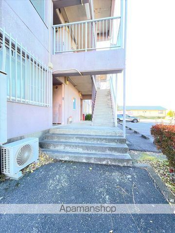 ドミール伏見の玄関写真