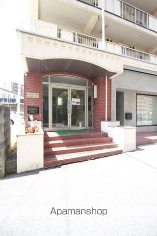 昭和ハイム東古松の玄関写真