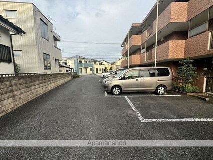 シャトルコート[2LDK/57m2]の駐車場2