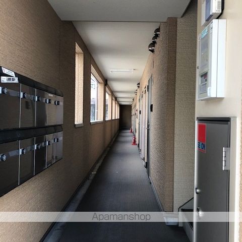 メゾン小西名坂1番館の玄関写真
