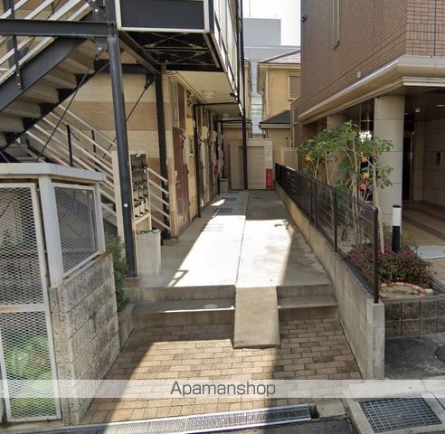 レオパレスアルカイックの玄関写真
