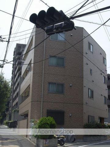 板橋区小茂根のマンションの外観1