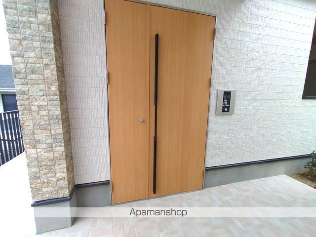 ガレリア香里ケ丘レジデンスの玄関写真