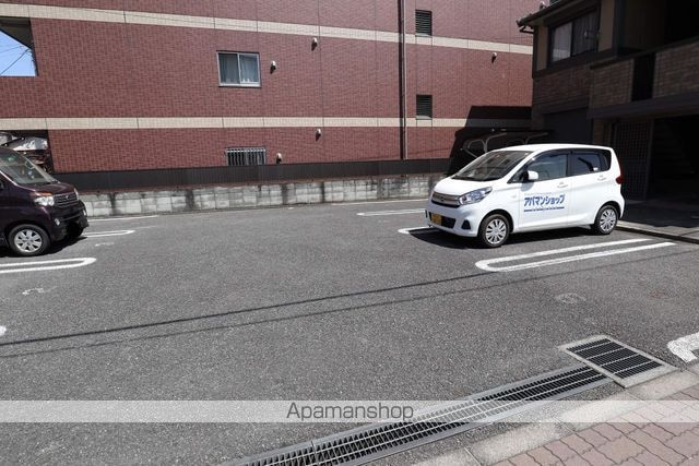 リヴェール　ＡＢ[1LDK/36.67m2]の駐車場1