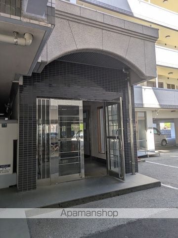 第5元木ビルの玄関写真
