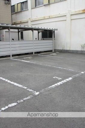 和歌山県和歌山市今福５丁目[1K/27m2]の駐車場