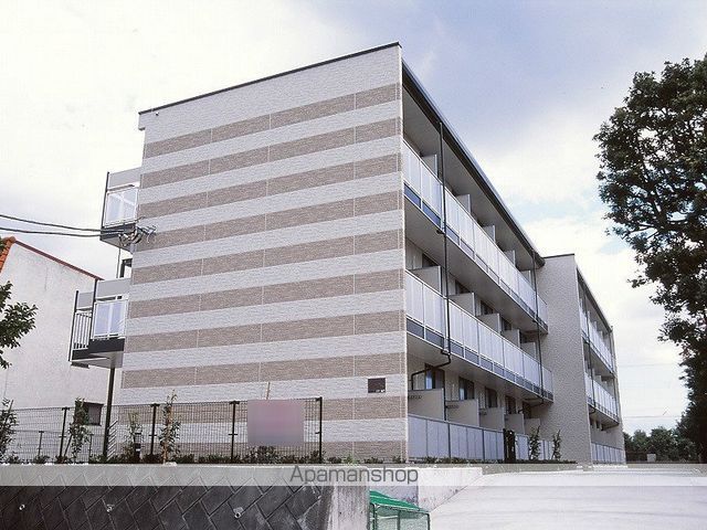 レオパレスアルファヒルズの玄関写真