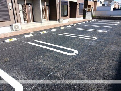 グラースＳＡＭ　Ⅱ[1LDK/50.01m2]の駐車場