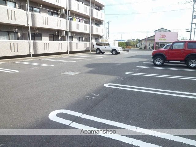 グラン・シャリオ[2LDK/55.86m2]の駐車場