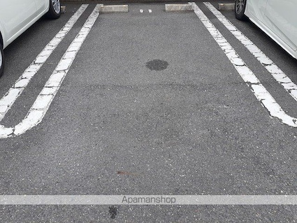 ソレアード左義長[1K/52.71m2]の駐車場