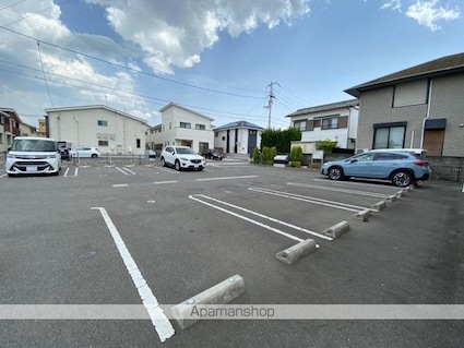 ナリッシュＬｅｅ　Ⅱ[1LDK/49.17m2]の駐車場