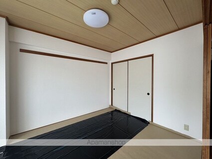 ロイヤルハイツシモダ壱番館[3LDK/63m2]の内装2