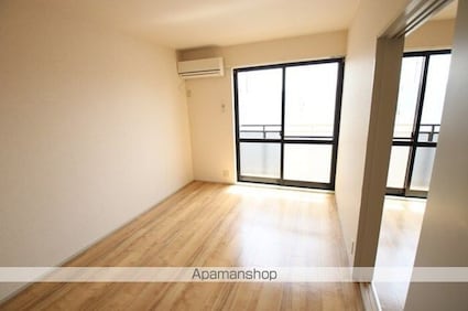 エステートピア２１[2K/37.26m2]のリビング・居間