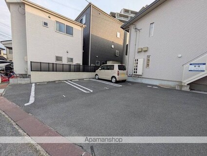 エルメゾン寿町[1R/29.98m2]の駐車場