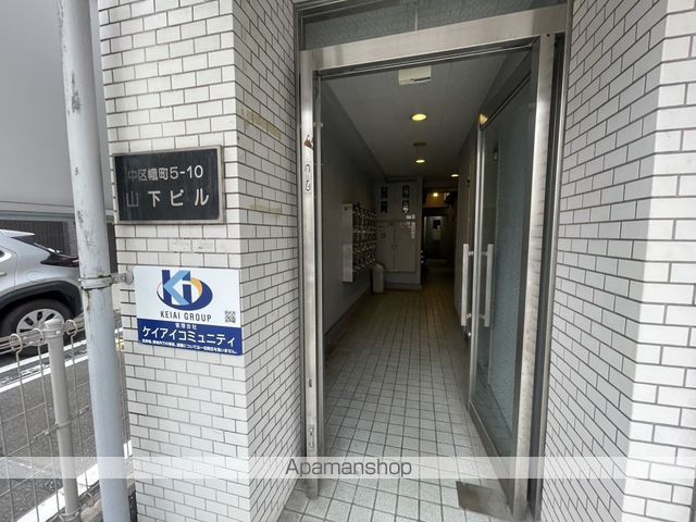 山下ビルの玄関写真