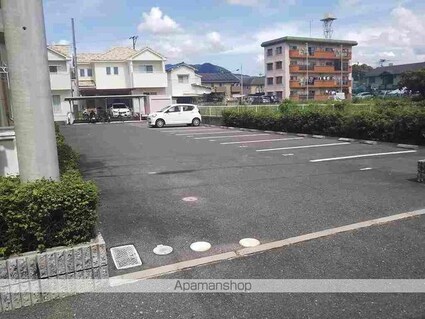 レオパレスリベイン[1K/23.97m2]の駐車場