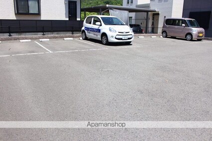 ヴォーヌングヒラハラ[2DK/48.86m2]の駐車場2