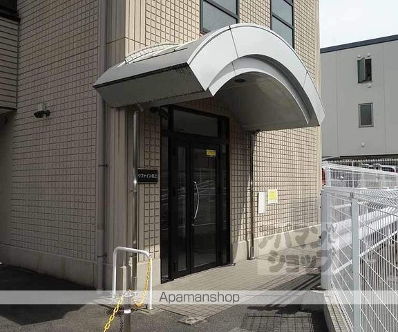 リファイン椥辻の玄関写真