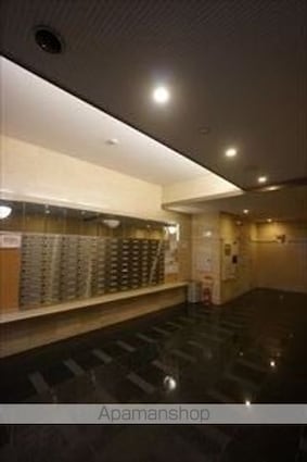 Ｇｒａｍｅｒｃｙ　Ｓｈｉｒａｋａｗａ　Ｋｏｅｎ[1LDK/46.64m2]のエントランス