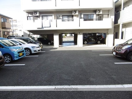 ベルメゾン新田東[2LDK/49.22m2]の駐車場2