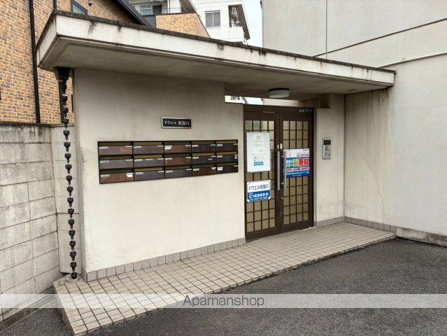ドウェル佐保川の玄関写真