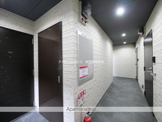 センチュリー江坂の玄関写真