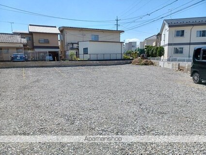 Ｓｕｒｐｌｕｓ　Ｏｎｅ　Ｌｉｌａｓ[1K/28.03m2]の駐車場1