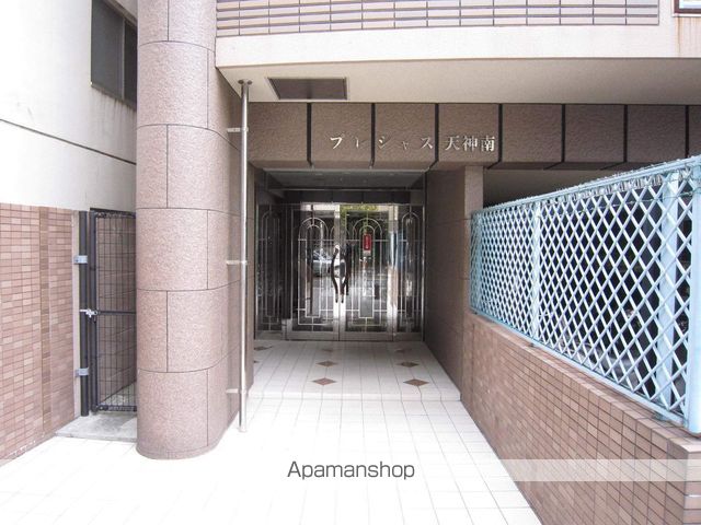 プレシャス天神南の玄関写真