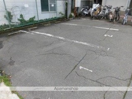 シタラレジデンス[1R/27.9m2]の駐車場