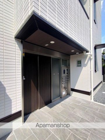 クラシスト千里丘上の玄関写真