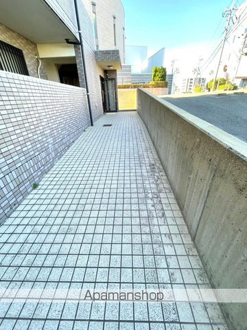 リージングマンション Bの玄関写真