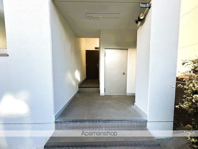 岩田ビルの玄関写真