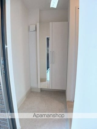 ウエスト　コミタリアⅢ[1K/31.21m2]の玄関