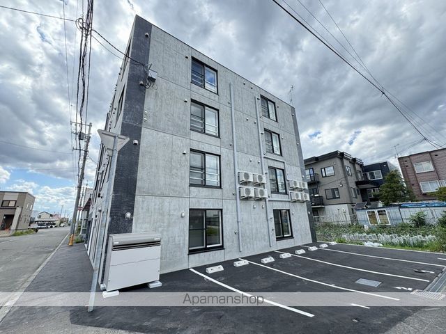 ROAD & SKY ATSUBETSUNISHI(ロードアンドの外観写真