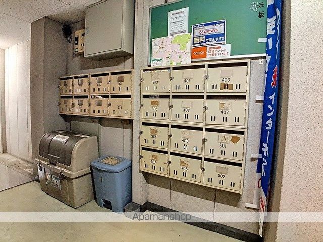 三恵ビルの玄関写真