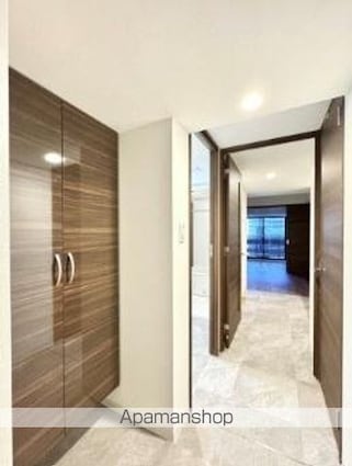 ＳーＲＥＳＩＤＥＮＣＥ中新町ａｖｅｌｉｓ[1LDK/30.39m2]の玄関