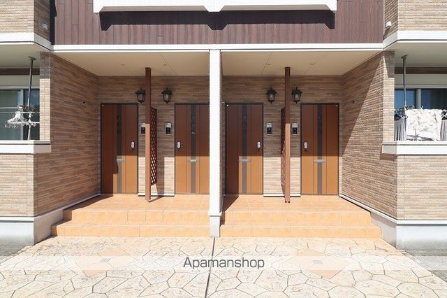コッティ クワハラIの玄関写真