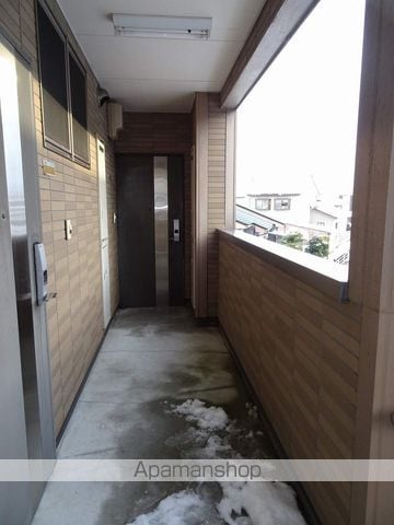 コンチネンタル轡田B棟の玄関写真