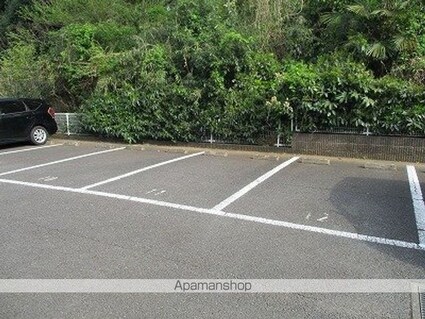 レオパレスＢ＆Ｔ[1K/23.18m2]の駐車場