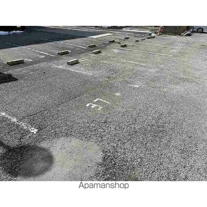 ツインパレスコイズミＧ[1LDK/43.2m2]の駐車場