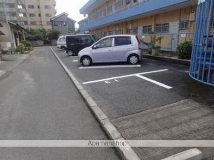 八束マンション[2K/34.65m2]の駐車場