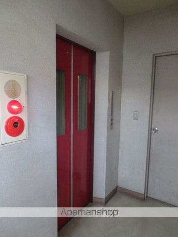 KOHWAビルの玄関写真