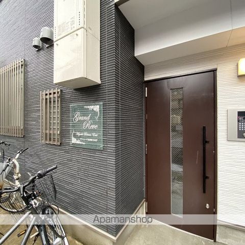 グランレーヴ東別院 EASTの玄関写真